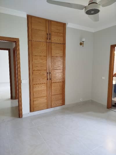 Luxury Park Towers Apartment: 3 Bed, 2000 sq ft