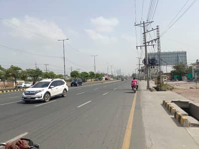 Commercial Available For Rent On Mian Pine Avenue Road.