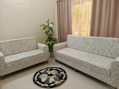 7 seater sofa set,good condition in panoaqil cantt