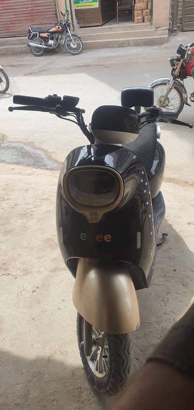 EVee  Nissa  4970 mk  Chalian