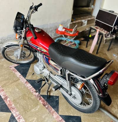Honda CG 125 special edition 2023 model just 10023KM driven urgent
