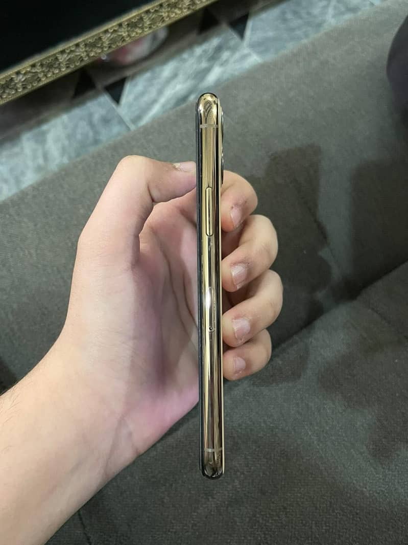 Iphone 11 pro 4