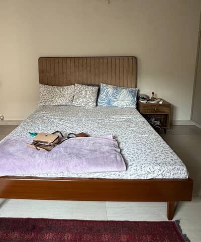 Raglan Bed - Queen Size Velvet Upholstered with sidetables