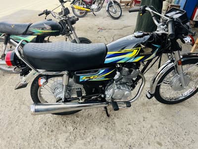 Honda 125 25/26 black colour all documents clear