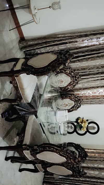 Dining table for sale