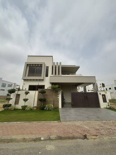 250 Sq Yd Ready To Move Villa In Precinct-1 0.5 Km From Main Entrance. A-One Construction Standard 5Bed Drawing Dining Lounge