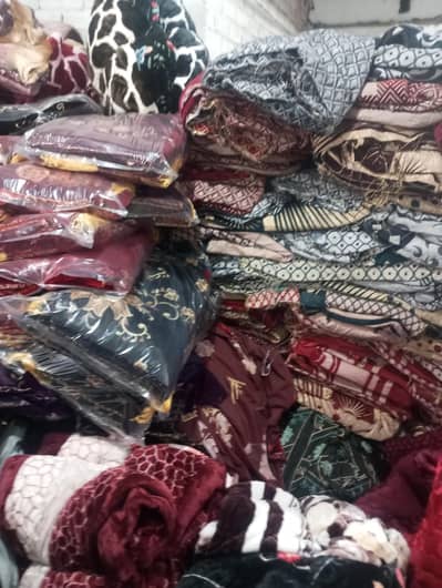 bedsheets ki folding karni ha agar qis number per call  03036956682 kr