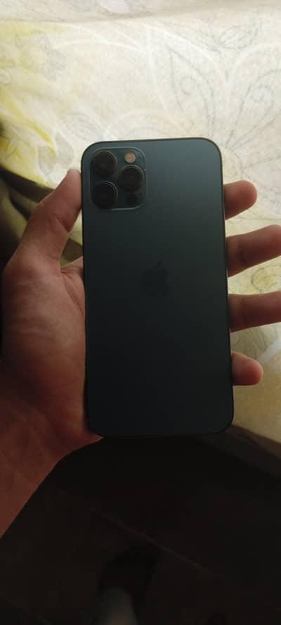 Selling Iphone 12 pro mint condition