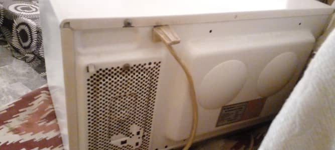 for sale microwve touch issue  butt iys working 10/9 condition
