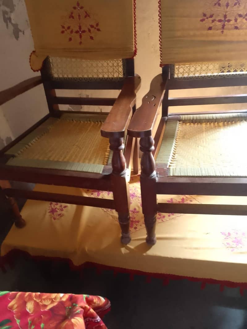 دو عدد کرسی ایک میز 1