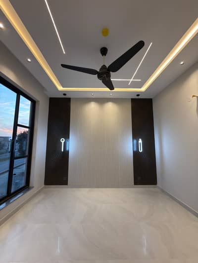 8 MARLA MODERN DESIGN UPPER PORTION FOR RENT IN DHA AT PRIME LOCATION