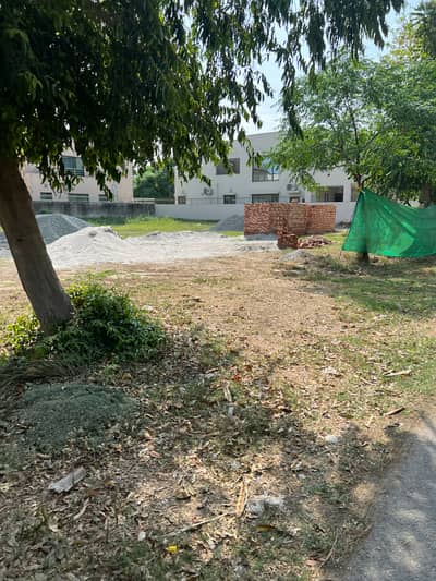 Ideal Location Between Houses 7 Marla Block D 9 Town