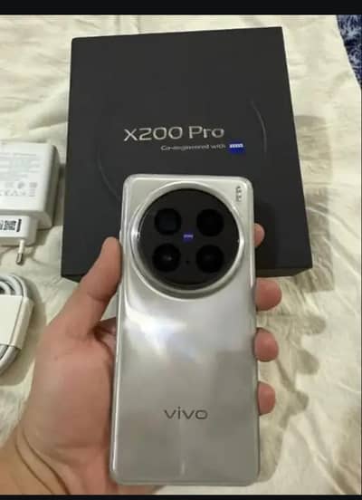 Vivo X200 Pro Offcal 7 mnth wrty Exchnge wth Aprved Iphone or other