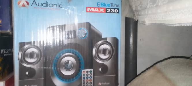 Aoudionic boofer with two speakers