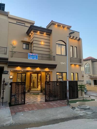 Usman block 7 marla Brand new corner house available for sale 5 bedrooms with attached bath near to Main road Masjid and park