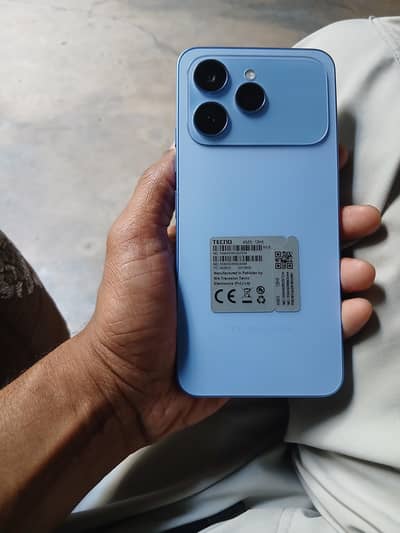 tecno spark 40 6/128  ten by ten 9 month ki waranti he