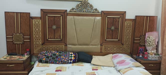 like new King size complete bedroom set