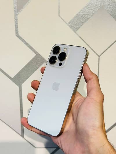 iPhone 13 pro 94 battery health water pack