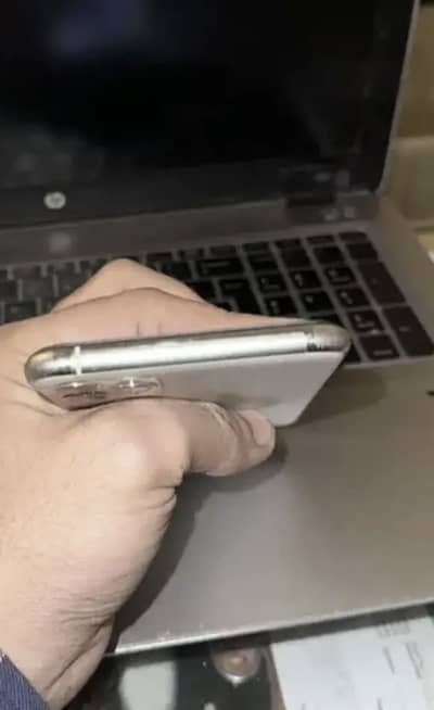 Iphon 11 pro max 64 gb factory’s unlock