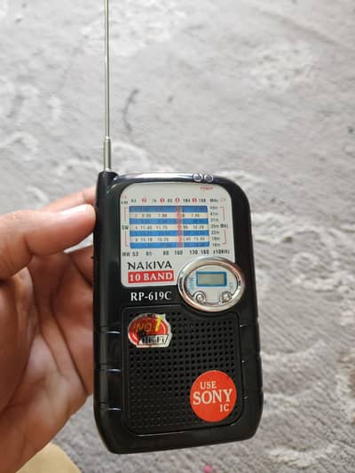 Nakiva RP-619C 10-band portable radio.