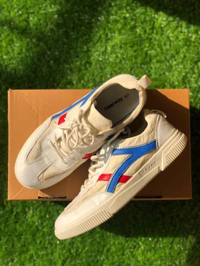 Deerwy fashion sneakers.