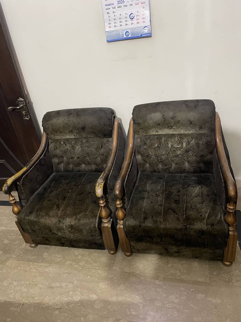 Gud Quality Single Sofa 2 Single Sofas. 2