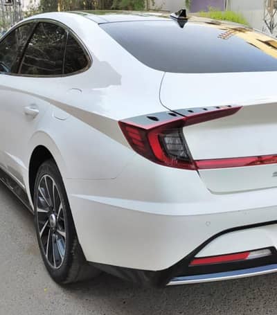 Hyundai Sonata Back Or Tail Light Cover