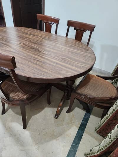 خوبصورت لکڑی کا ڈائننگ ٹیبل بمع 6 کرسیوں کے سیٹ  برائے فروخت