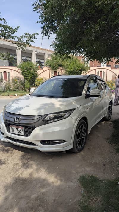 Honda Vezzel Z-Sensing Paddle Shifters. Leather seats