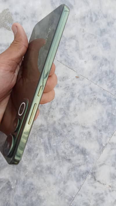 Vivo Y400 along with all accessories