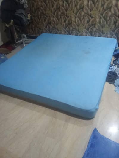 mattress ( Gadda )  king size all ok bs clean hoga Thora ,