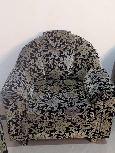 Beautiful sofa set for sale