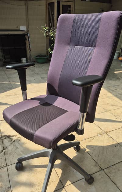 Korean Imported Ergonomic Chair – Mint Condition