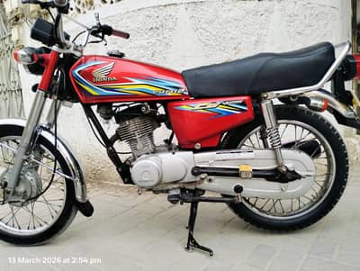 Honda 125 2018 totally Nat to Nat genuine condition Karachi number ok