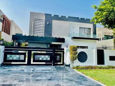 One Kanal Slightly Used Ultra Modern Designer Owner Build Bungalow 2 Servant Quarter In Basement For Sale At Prime Location Of DHA Lahore Near To Park Masjid & Commercial Market.