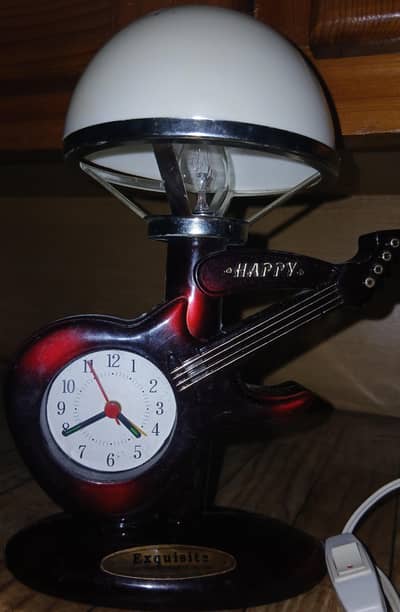 guitar-shaped desk lamp