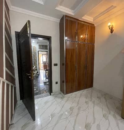 Lower Portion Of 6 Marla Available In Al-Hamd Park For Rent