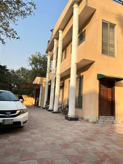 1 Kanal Luxury Lower Portion For Rent In Gulberg Separate Gate 2 Car Parking Prime Location