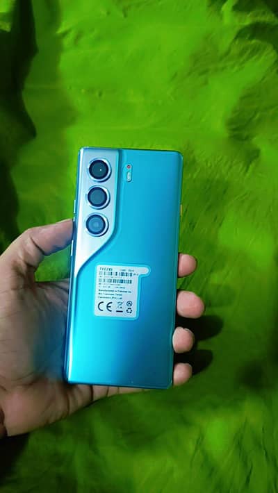Selling Camon 40 pro pack