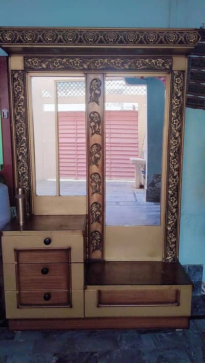 Dressing Table just few months used