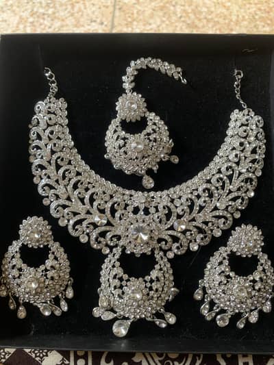 Bridal jewellery set