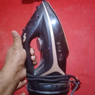 iron sale steam press hai achi hai nechy say saaf ho jati hai