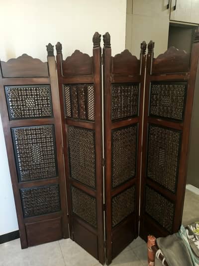 Foldable wooden jaffery made with good quality heavy wood