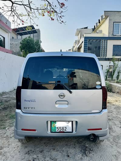 Nissan OTti 2012 modal