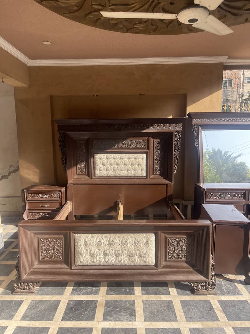 Bed set dressing table 0