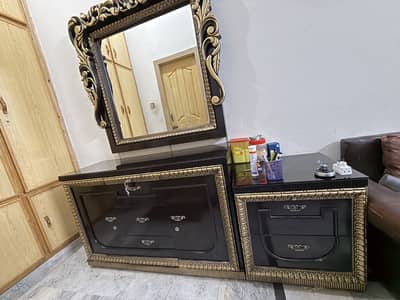 Aoa…im selling my complete bed set with 2 side tables and dressing