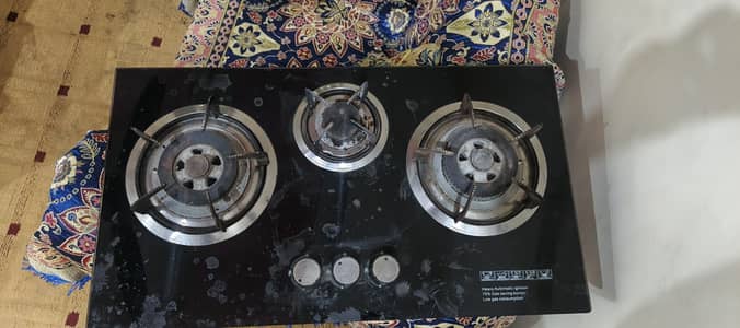 Upgrade your kitchen with this stylish and efficient 3-burner gas stov