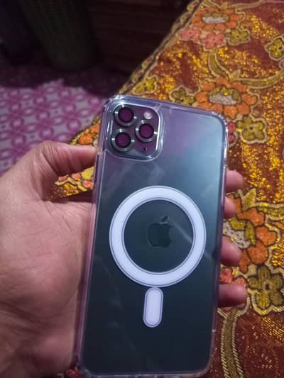I phone for sell  11 Pro mix 64 all OK bas tach OK peti health 78