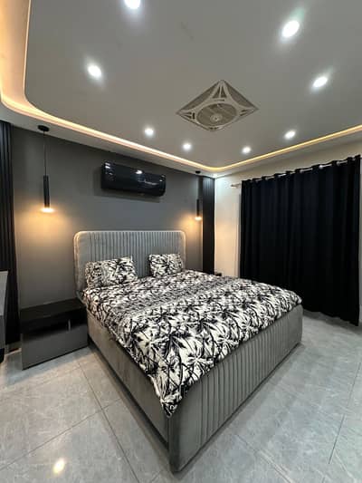 One bedroom dealy basis furnished flat available for rent in bahria Twon Lahore