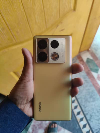 Infinix note 40 pro max mob for sale condition 10/9 no defectt